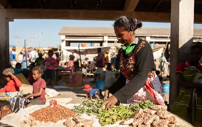 Lestine au marché qui vend se